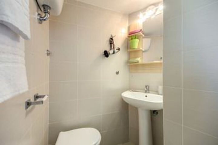 Room 17 of 330