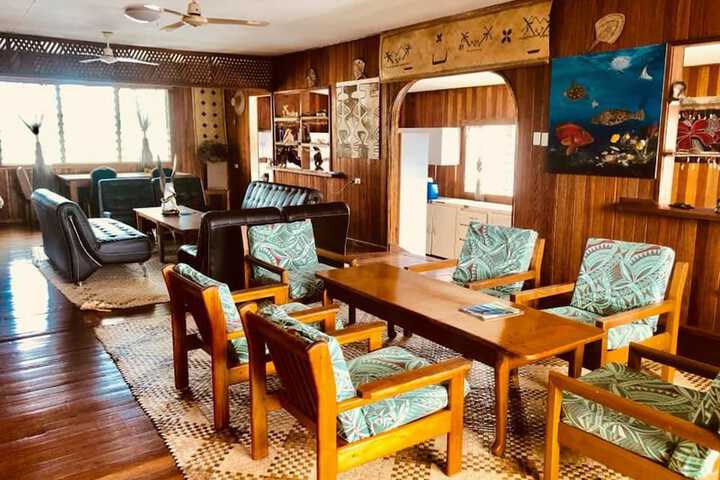 Lounge 14 of 21