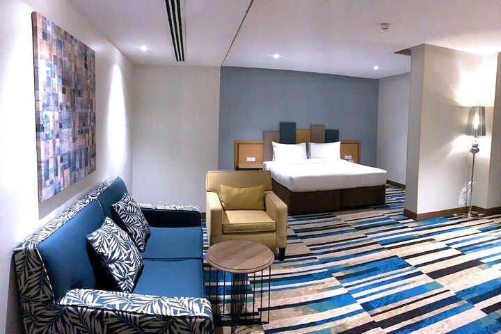 Room 11 of 32