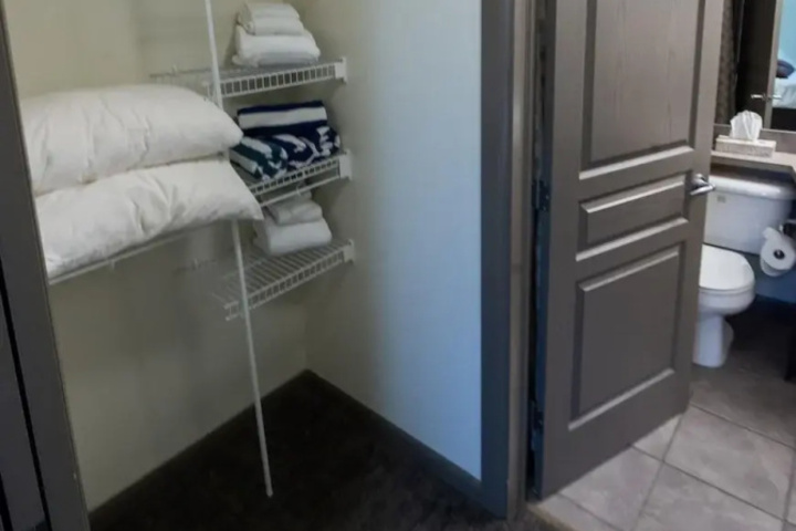 Room 5 of 12