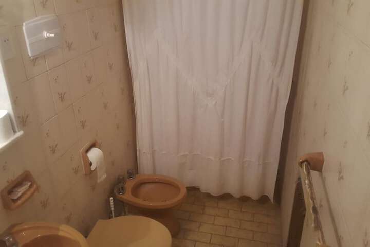 Room 27 of 39
