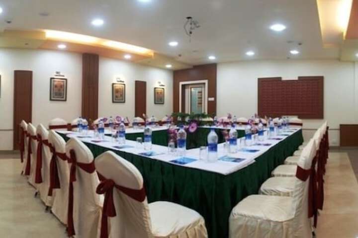 Ballroom/Hall 12 of 14
