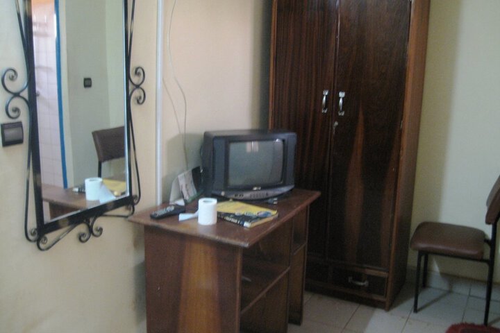 Room 4 of 16