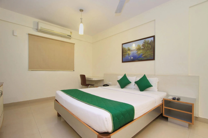 Room 4 of 9