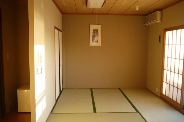 Room 4 of 14