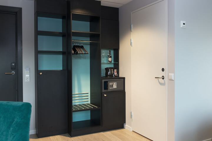 Room 8 of 48