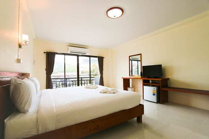 Room 9 of 18