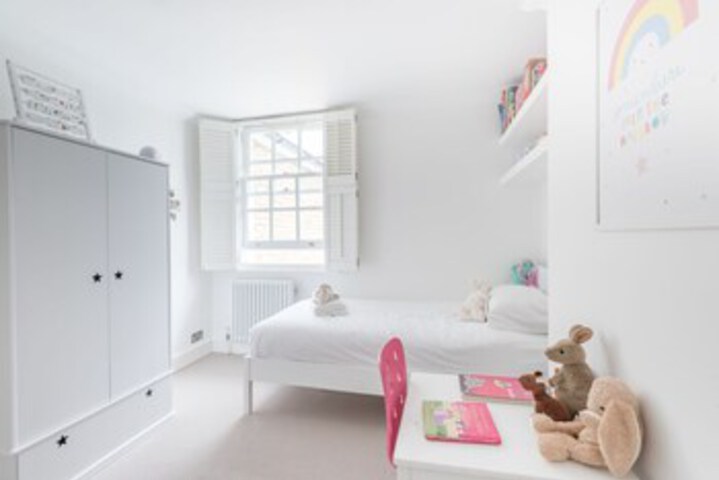 Room 12 of 32