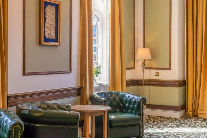 Entrance & Lobby