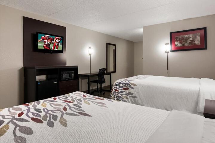 1 King Bed (4 of 14)