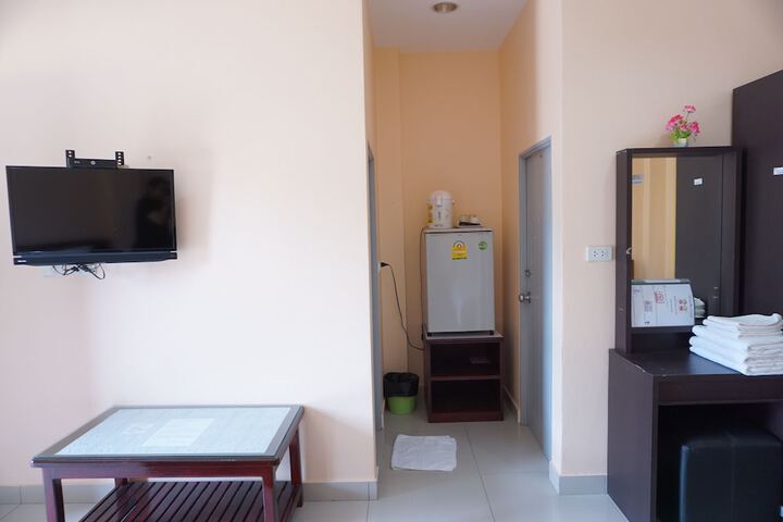 Room 25 of 38