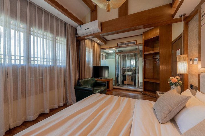 Room 28 of 90