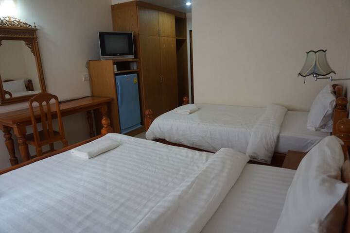 Room 9 of 32