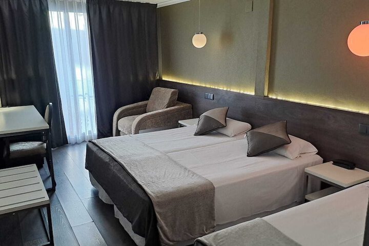 Room 103 of 193
