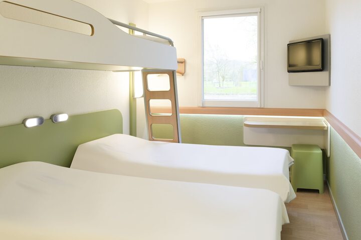 Room 10 of 77