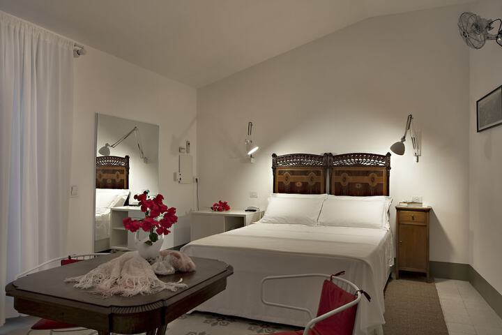 Room 4 of 15