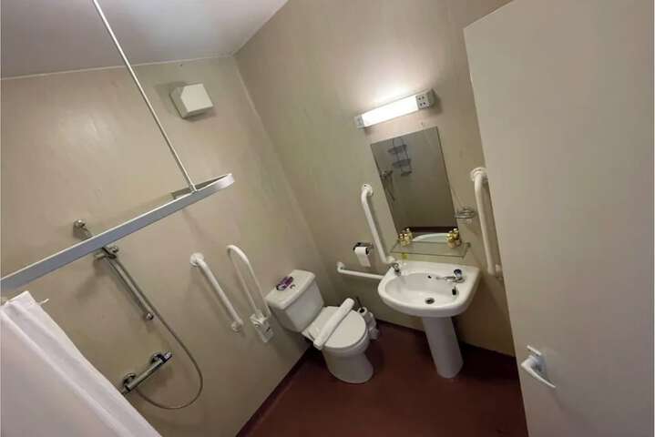 Room 98 of 132