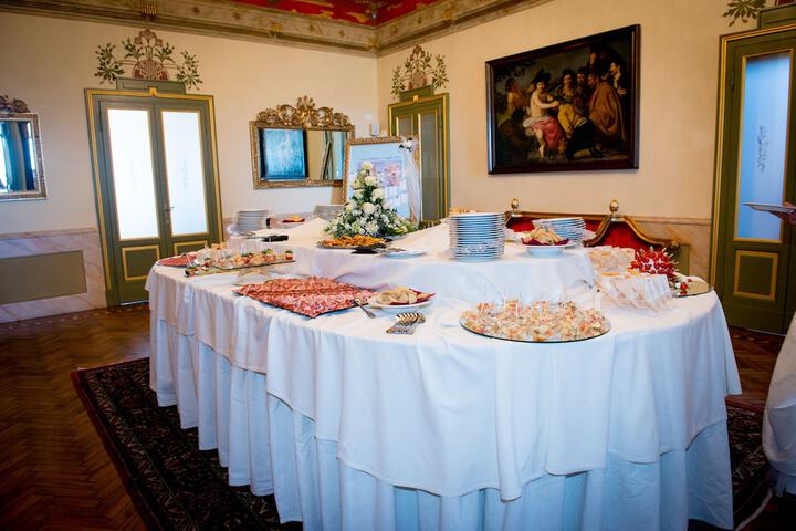 Dining 36 of 75