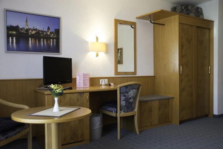 Room 3 of 18