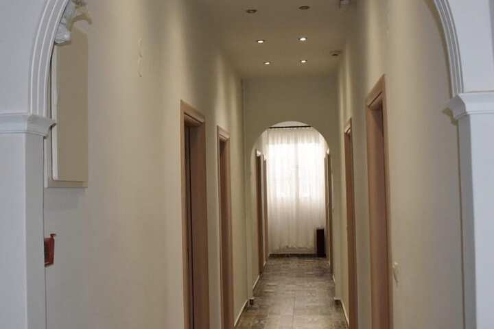 Room 53 of 90