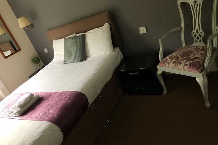 Room 5 of 38