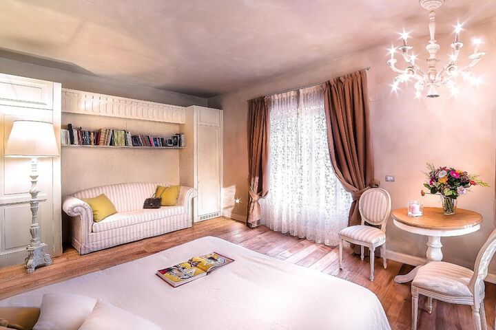 Room 9 of 65