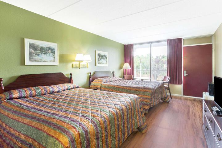 1 King Bed (4 of 5)