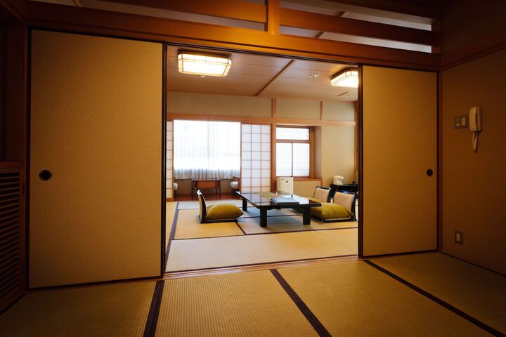Room 6 of 44