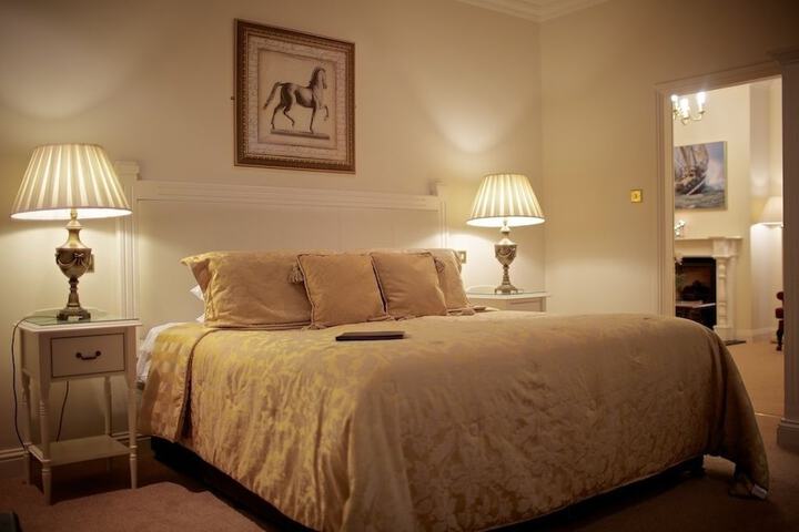 Room 6 of 33