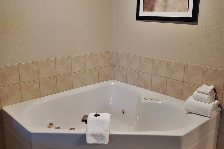 2 Queen Beds (8 of 11)