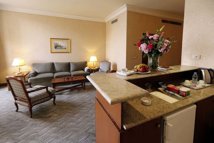 Room 10 of 81
