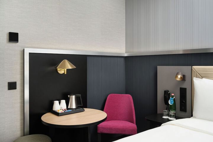 Room 26 of 42