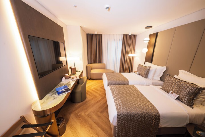 Room 45 of 200