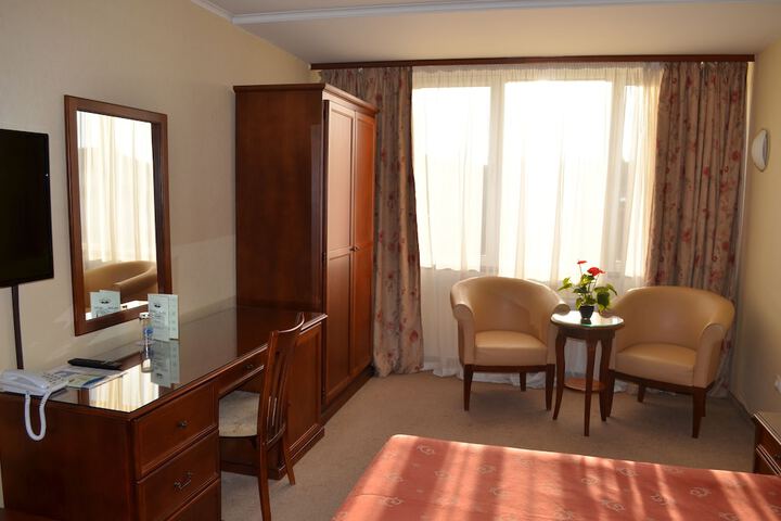 Room 9 of 48