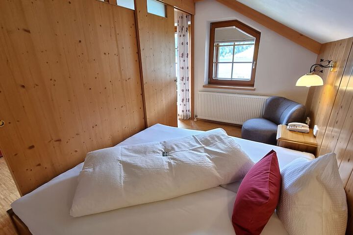 Room 6 of 54
