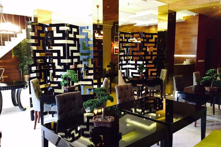 Guest Lobby