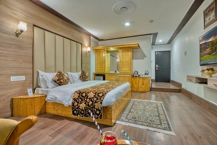 Room 12 of 28