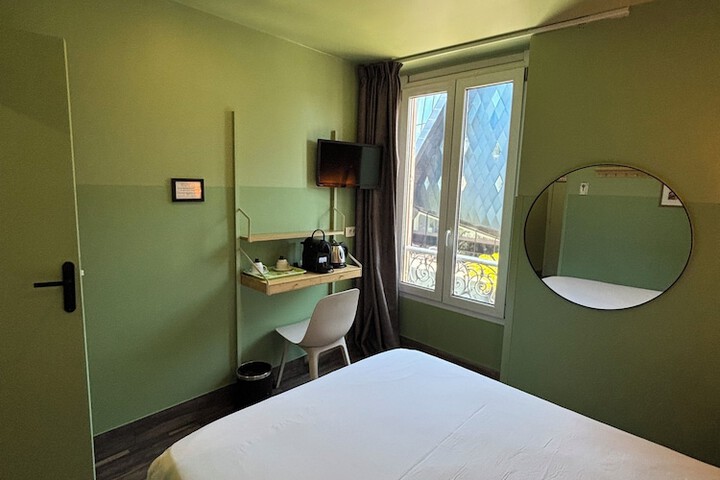 Room 28 of 76