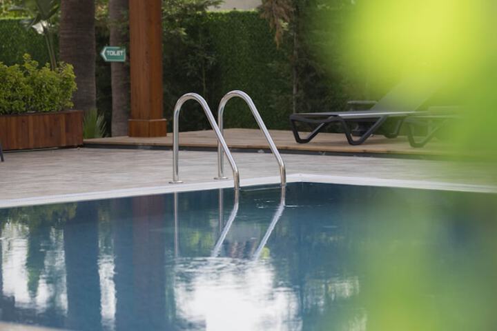 Pool 90 of 122