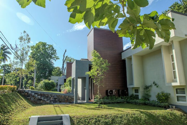 Hotel Exterior 56 of 61