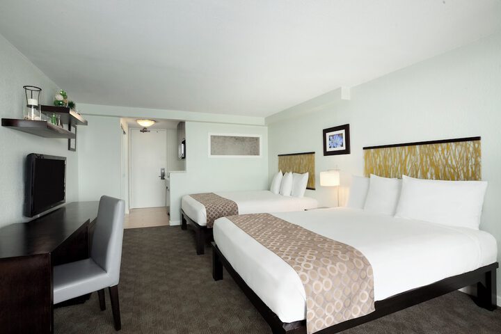 Room 10 of 27