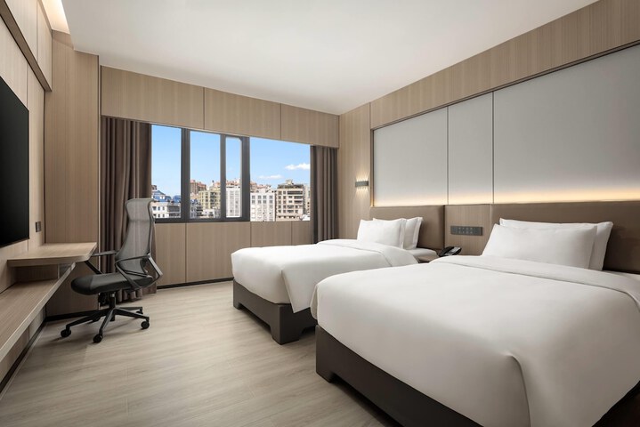 Room 11 of 17