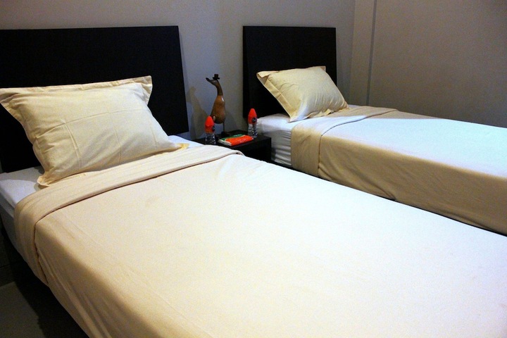 Room 18 of 116