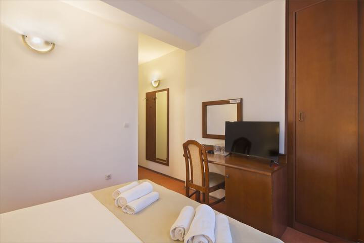 Room 13 of 95