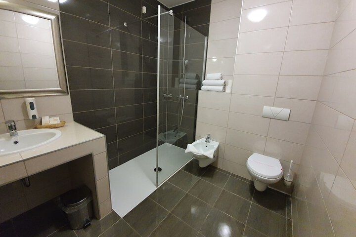 Room 45 of 87