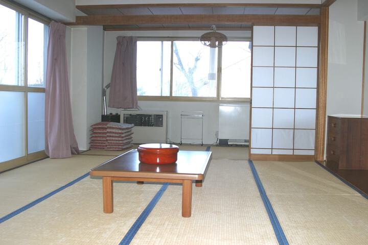 Room 9 of 107