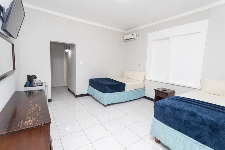 Room 33 of 110