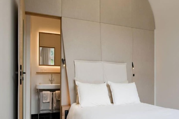 Room 15 of 49