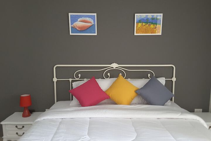 Room 4 of 94