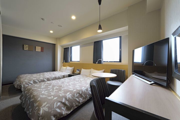 Room 5 of 40